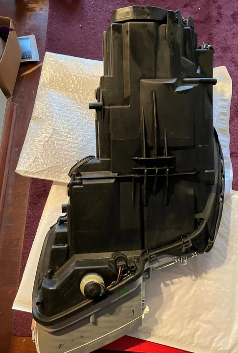 2000 Parts & Memorabilia Bodywork - Image 12 of 13