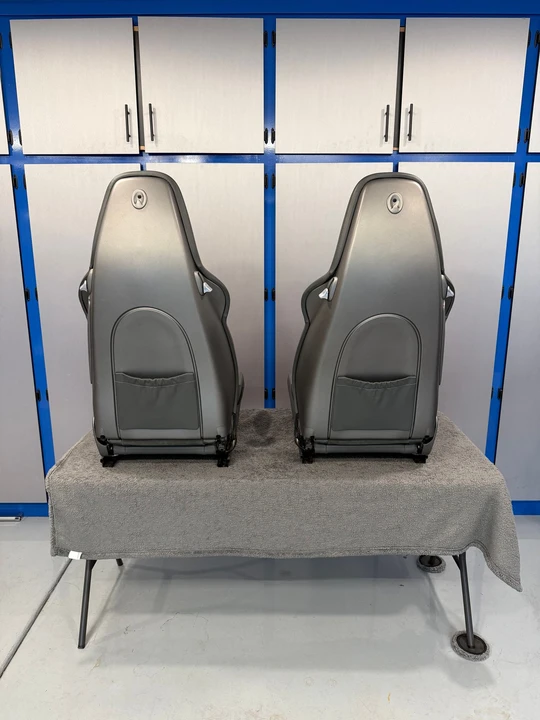 2005 Parts & Memorabilia Seats & Interior - Image 2 of 10
