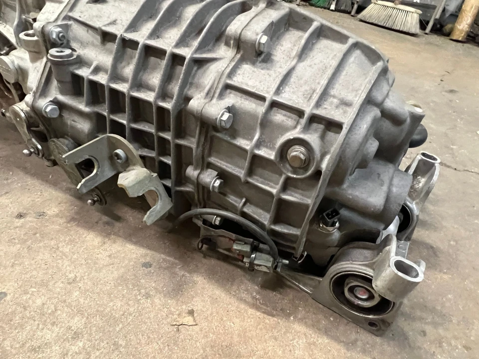 Parts & Memorabilia Gearboxes - Image 6 of 13