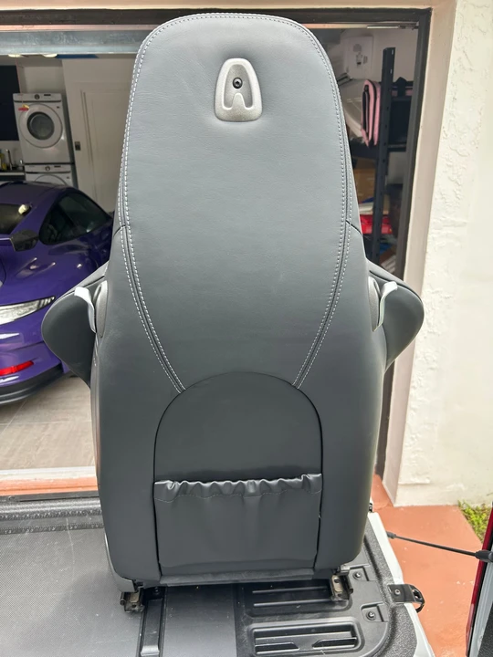2004 Parts & Memorabilia Seats & Interior - Image 4 of 6