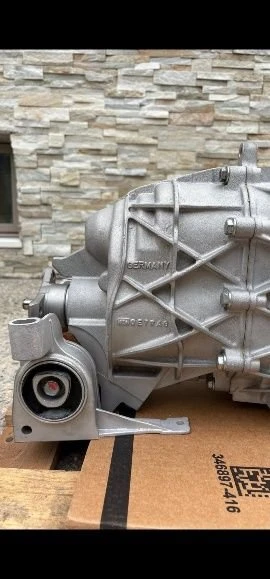 Parts & Memorabilia Gearboxes - Image 2 of 25