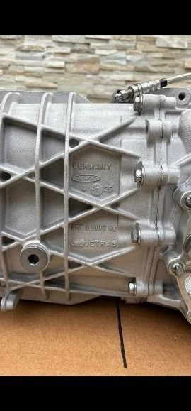 Parts & Memorabilia Gearboxes - Image 8 of 25