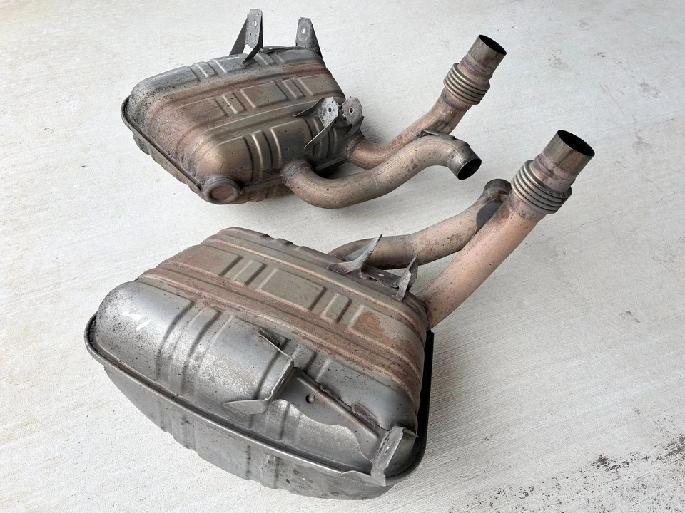 2005 Parts & Memorabilia Mechanical Components - Image 2 of 3