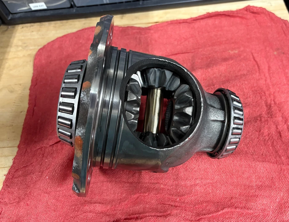 2009 Parts & Memorabilia Mechanical Components - Image 2 of 2