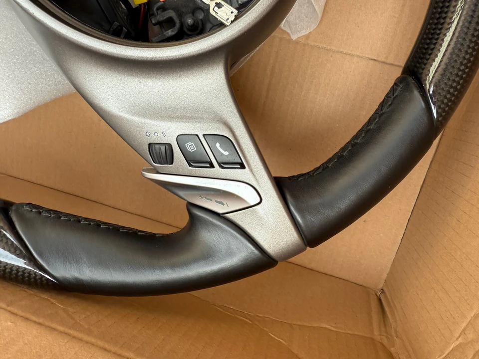 2009 Parts & Memorabilia Seats & Interior - Image 4 of 6