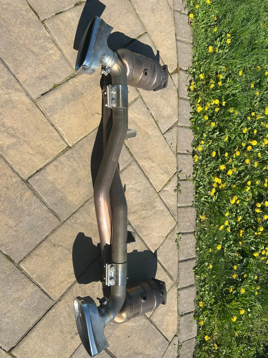 2010 Parts & Memorabilia Mechanical Components - Image 2 of 3