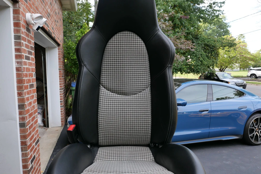 Parts & Memorabilia Seats & Interior - Image 3 of 14
