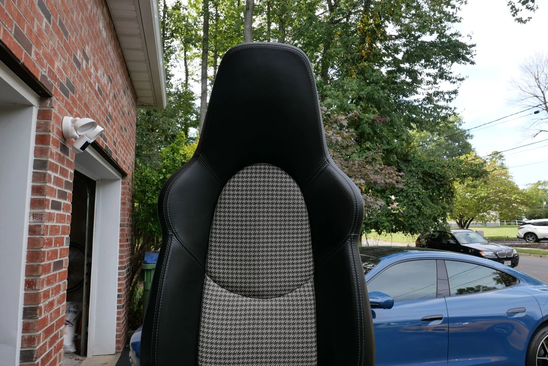 Parts & Memorabilia Seats & Interior - Image 4 of 14