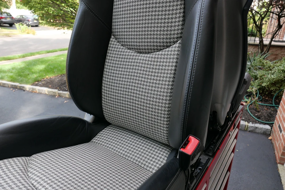 Parts & Memorabilia Seats & Interior - Image 12 of 14