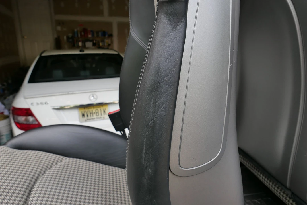 Parts & Memorabilia Seats & Interior - Image 13 of 14