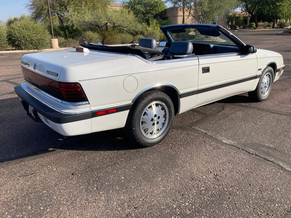 1988 Chrysler LeBaron - Image 15 of 31