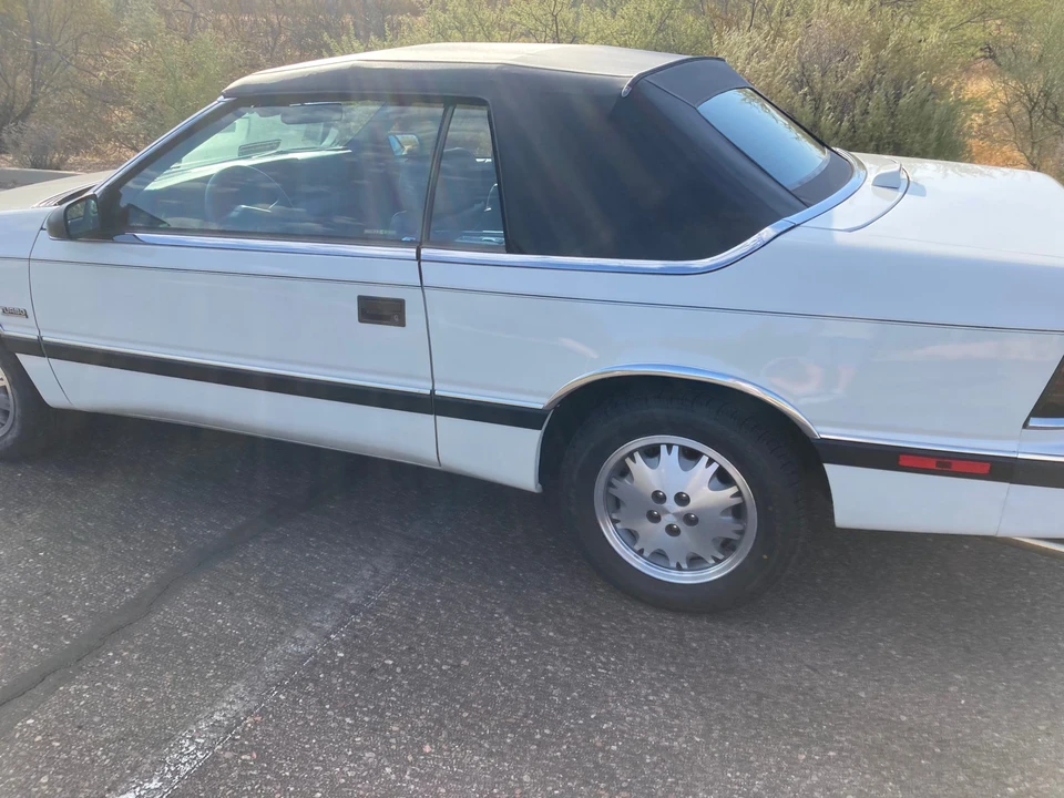 1988 Chrysler LeBaron - Image 20 of 31