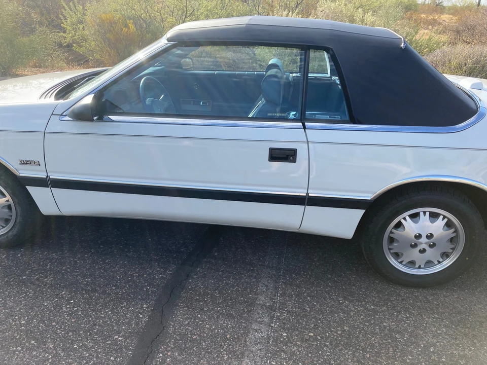 1988 Chrysler LeBaron - Image 21 of 31