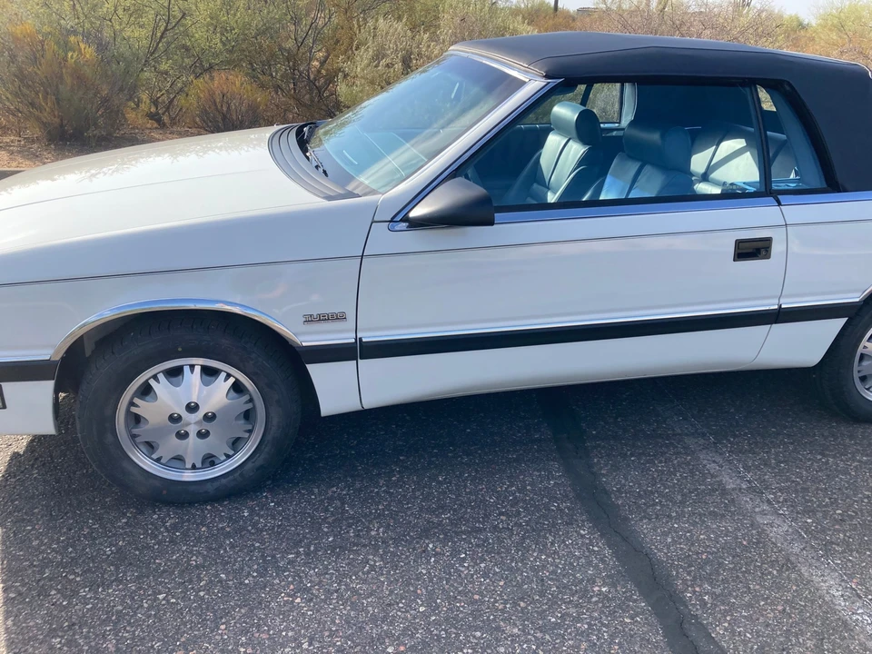 1988 Chrysler LeBaron - Image 22 of 31