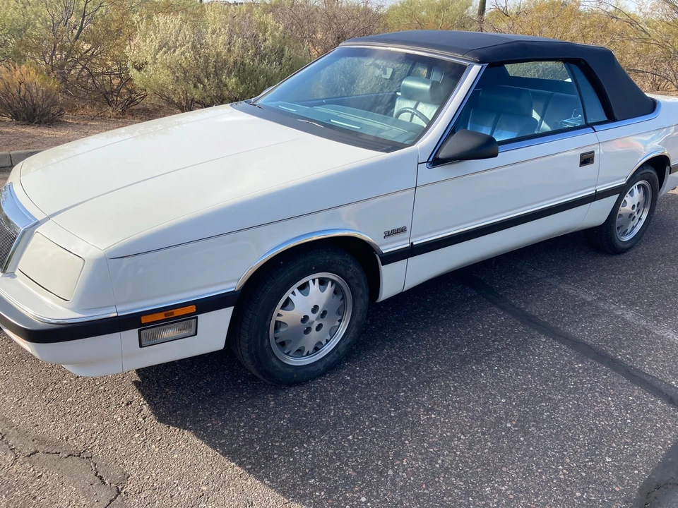 1988 Chrysler LeBaron - Image 16 of 31