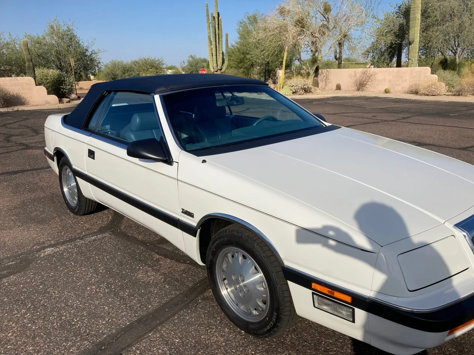 1988 Chrysler LeBaron - Image 17 of 31