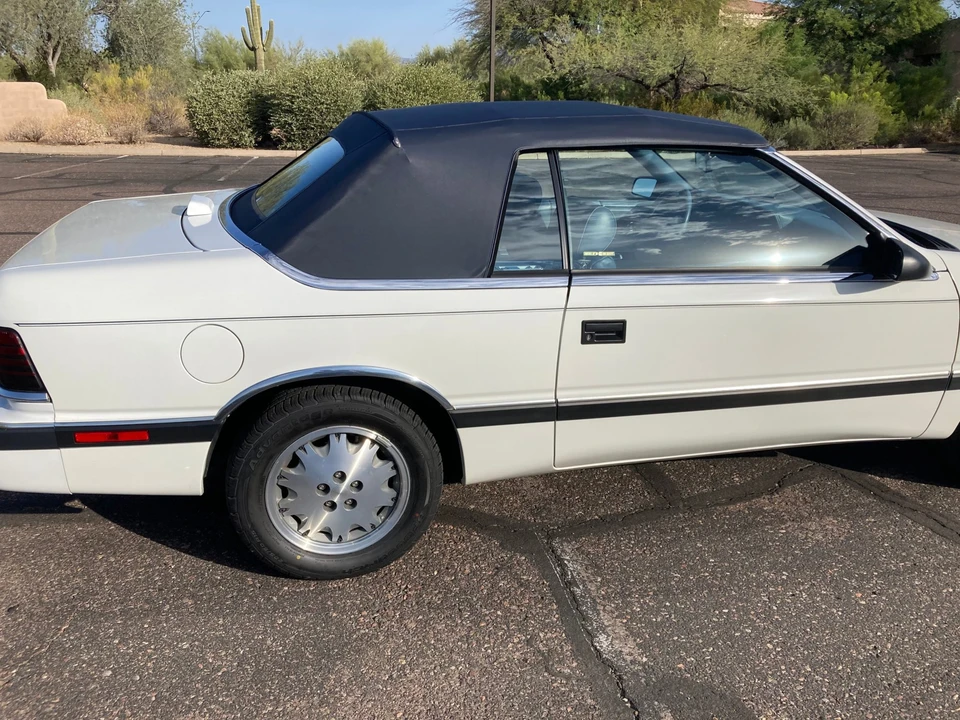 1988 Chrysler LeBaron - Image 19 of 31