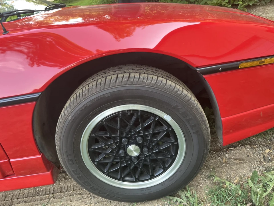 1988 Pontiac Fiero GT - Image 18 of 31