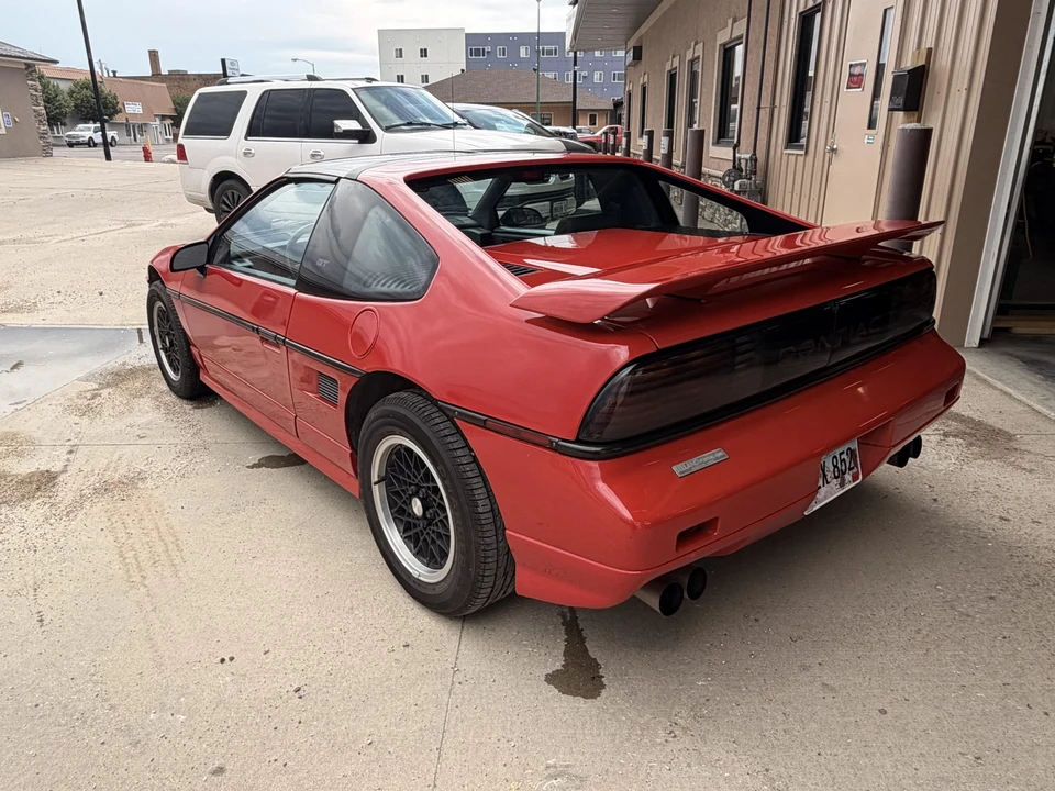 1988 Pontiac Fiero GT - Image 8 of 31