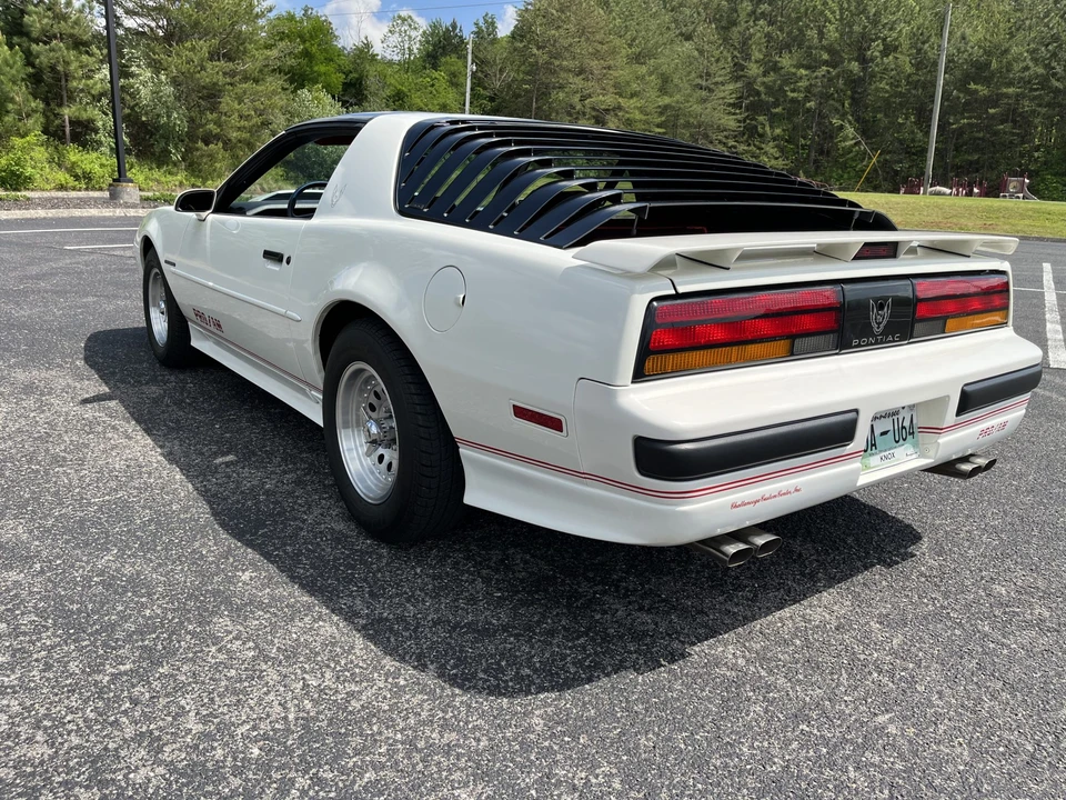 1988 Pontiac Firebird 3rd Gen - Image 10 of 31