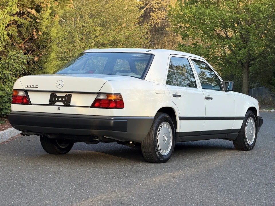 1989 Mercedes-Benz W124 E-Class - Image 12 of 31
