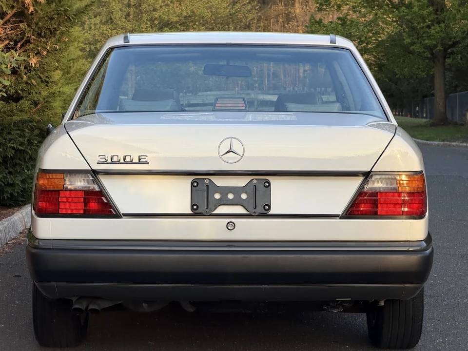 1989 Mercedes-Benz W124 E-Class - Image 13 of 31