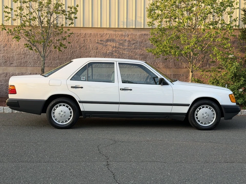 1989 Mercedes-Benz W124 E-Class - Image 9 of 31