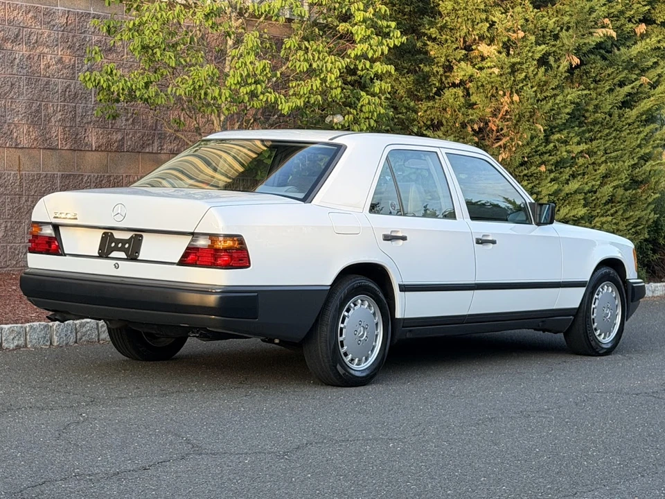 1989 Mercedes-Benz W124 E-Class - Image 10 of 31