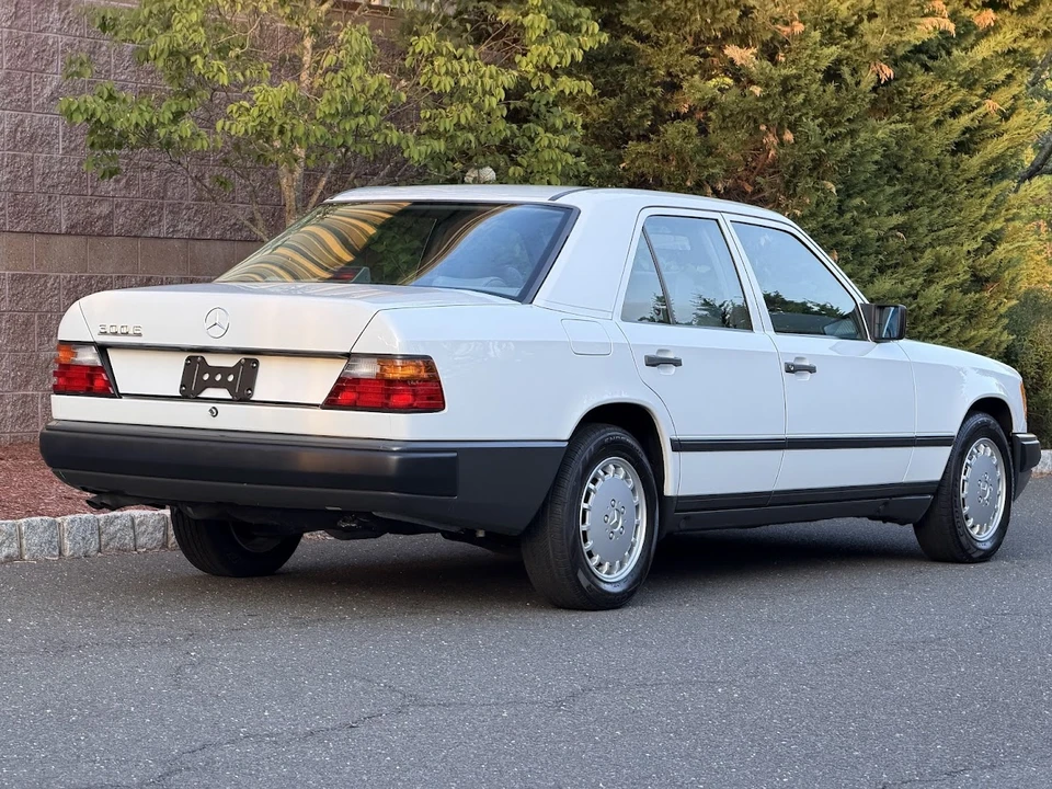1989 Mercedes-Benz W124 E-Class - Image 11 of 31
