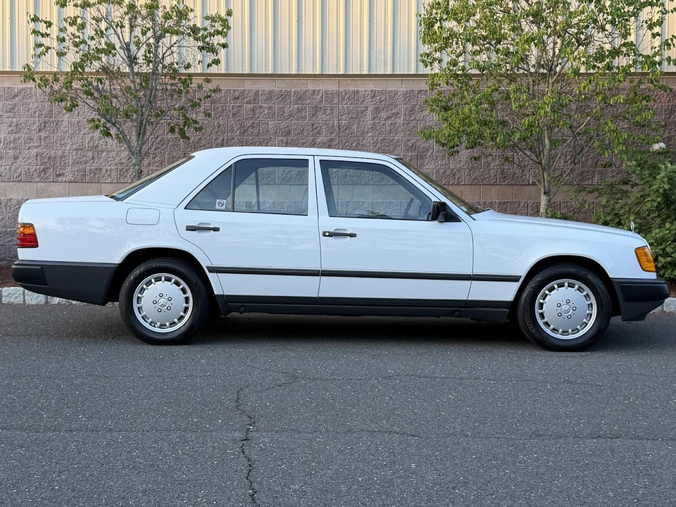 1989 Mercedes-Benz W124 E-Class - Image 8 of 31