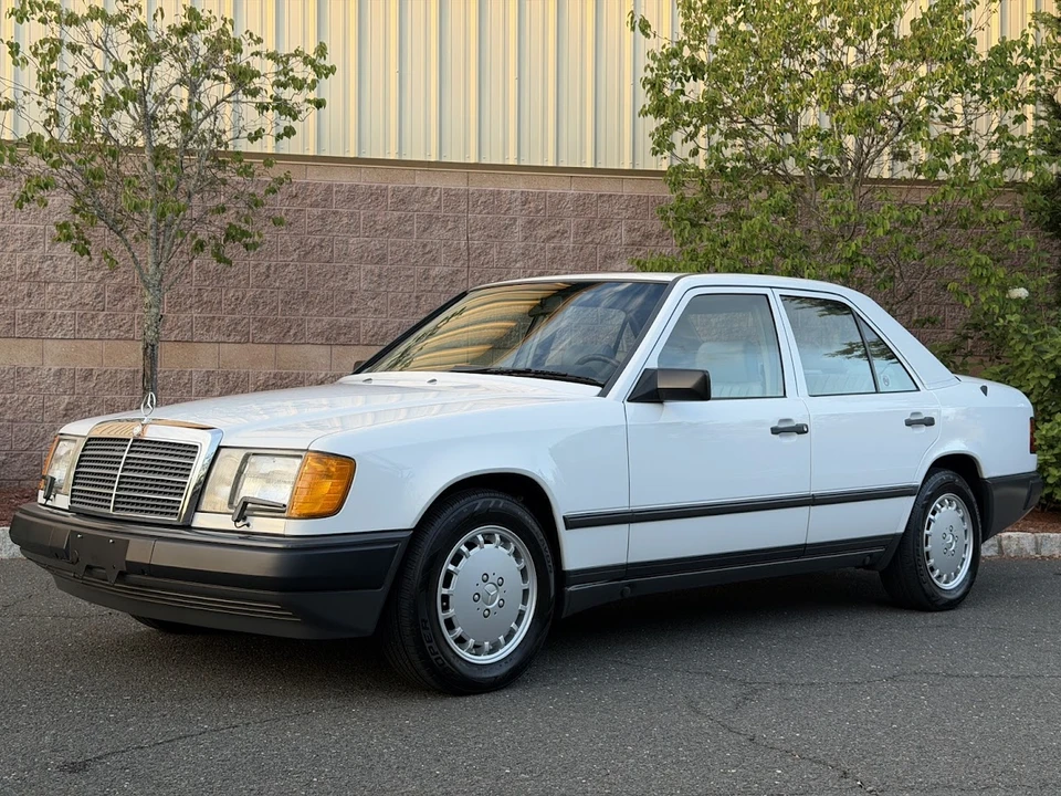 1989 Mercedes-Benz W124 E-Class - Image 2 of 31