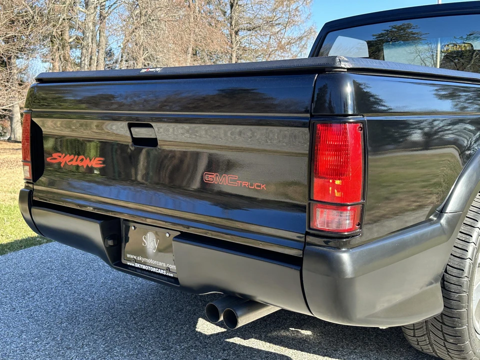1991 GMC Syclone - Image 30 of 31