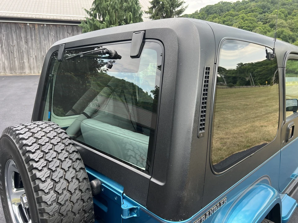 1991 Jeep YJ Wrangler - Image 24 of 31