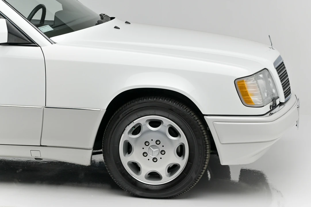 1995 Mercedes-Benz W124 E-Class - Image 13 of 31