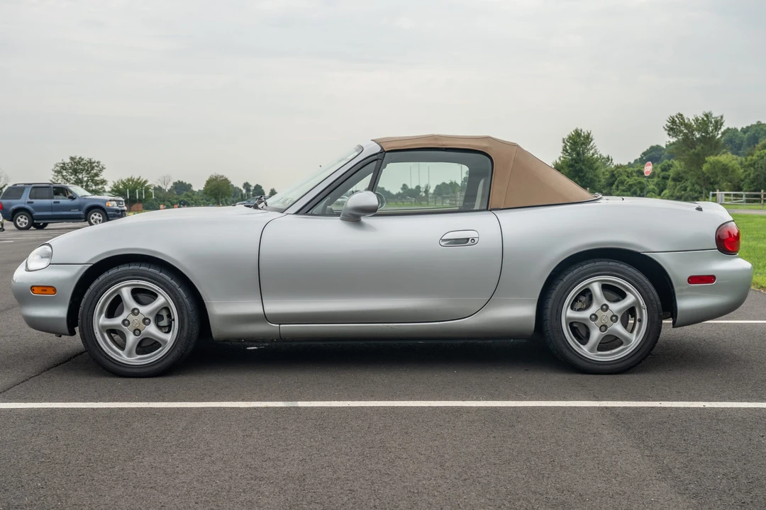 1999 Mazda NB MX-5 Miata - Image 11 of 31