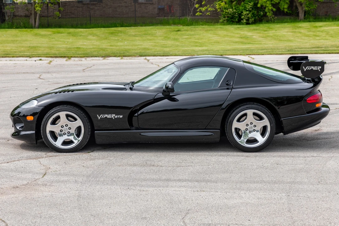 2000 Dodge Viper GTS 2nd Gen - Image 2 of 31