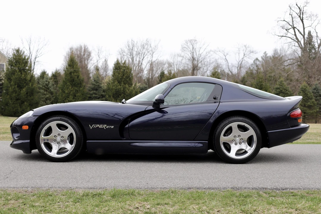 2001 Dodge Viper GTS 2nd Gen - Image 2 of 31