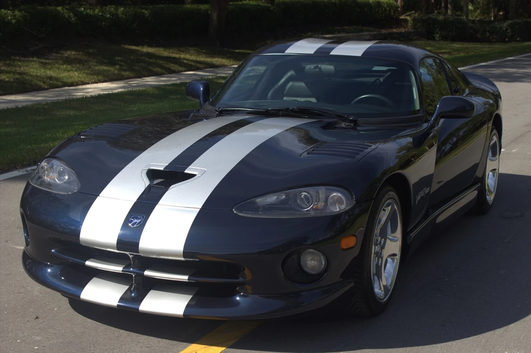2001 Dodge Viper GTS 2nd Gen - Image 2 of 31