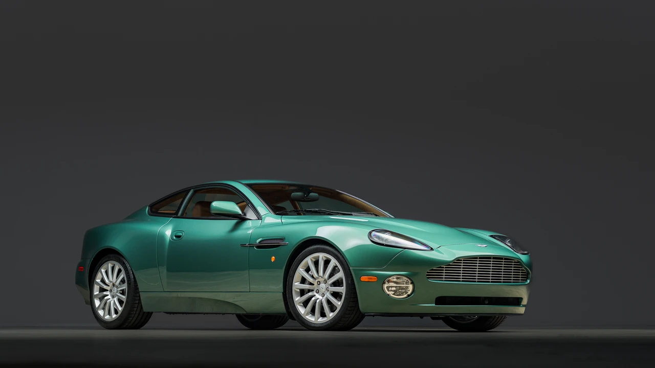 2002 Aston Martin Vanquish 1st Gen - Image 11 of 31