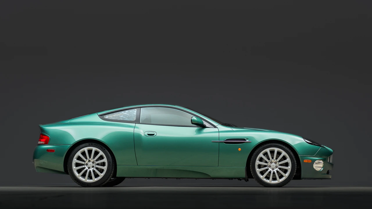 2002 Aston Martin Vanquish 1st Gen - Image 17 of 31
