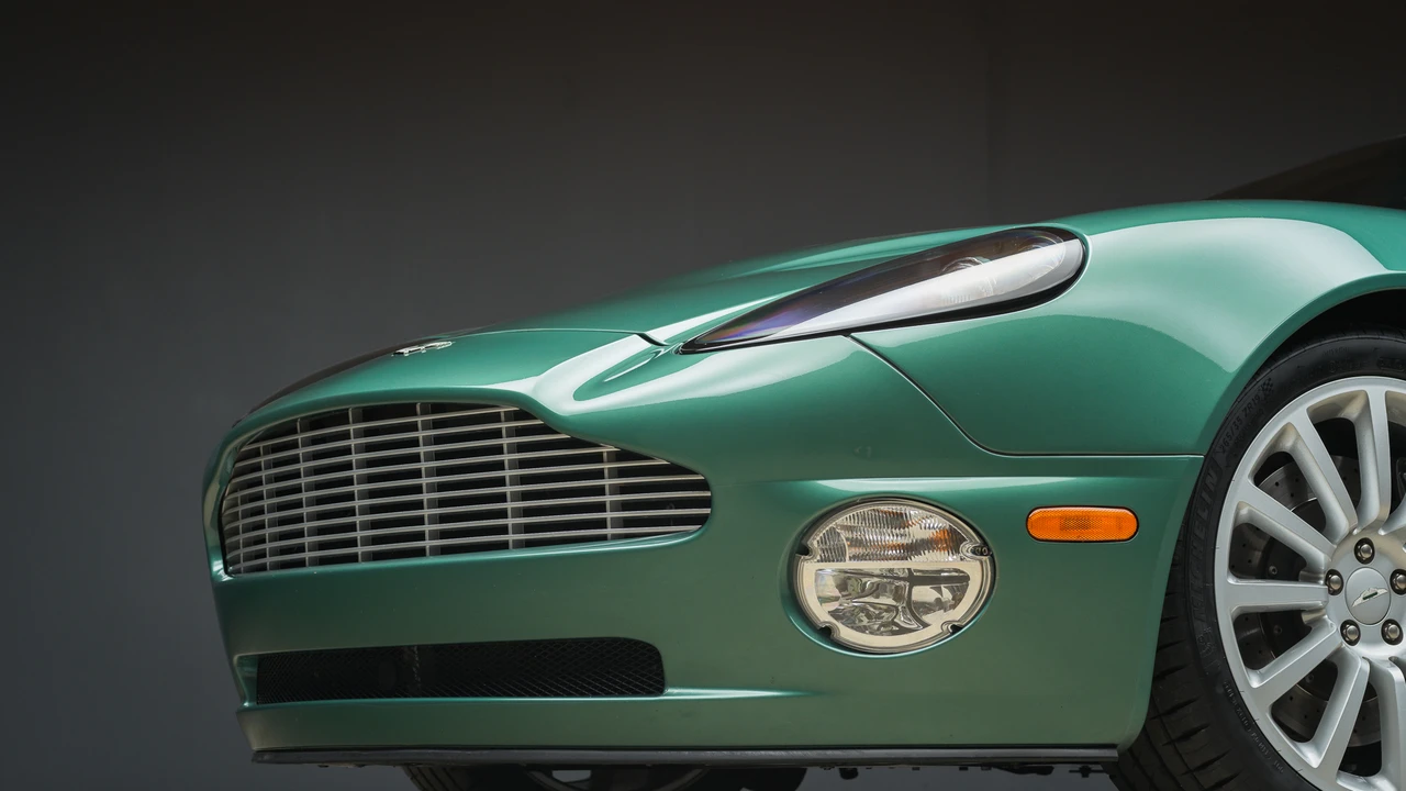 2002 Aston Martin Vanquish 1st Gen - Image 26 of 31