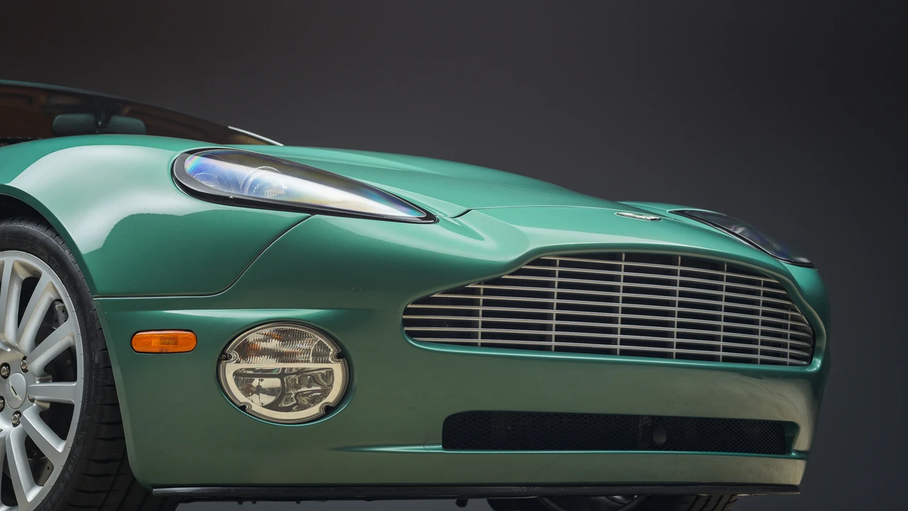 2002 Aston Martin Vanquish 1st Gen - Image 27 of 31
