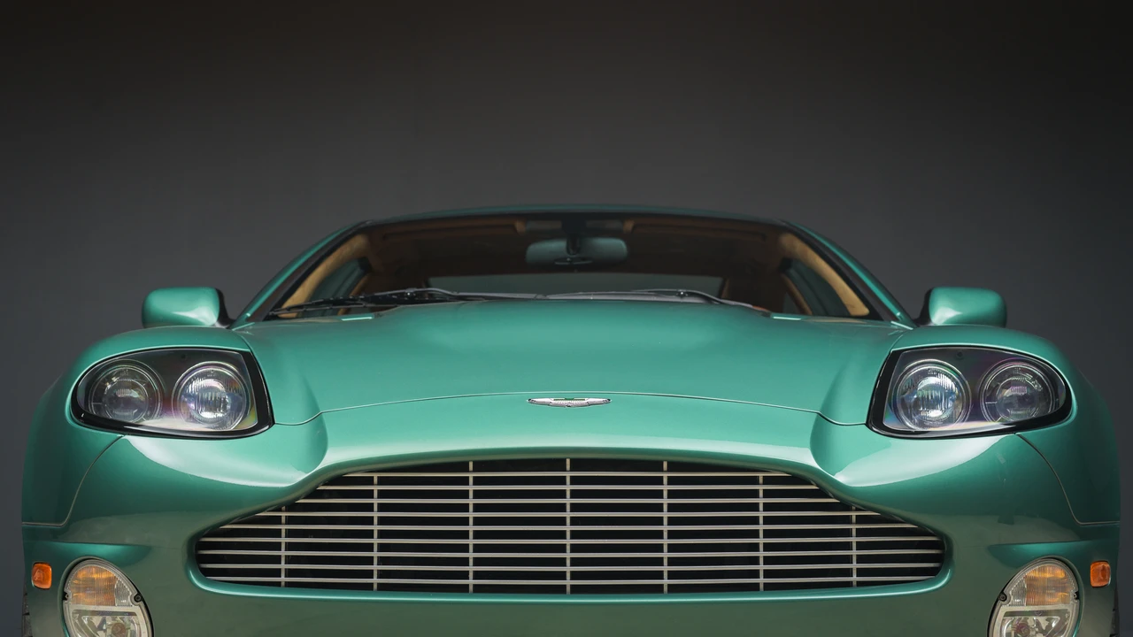 2002 Aston Martin Vanquish 1st Gen - Image 28 of 31