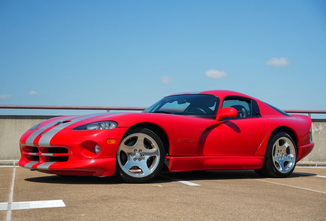 2002 Dodge Viper GTS 2nd Gen - Image 2 of 31