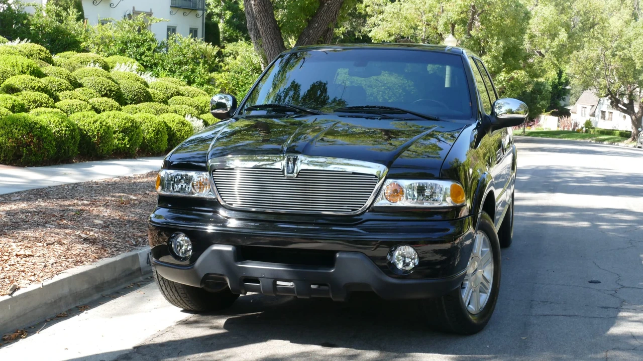 2002 Lincoln Blackwood - Image 2 of 31