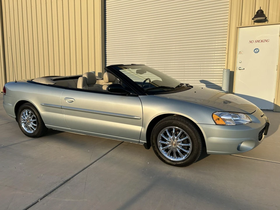 2003 Chrysler Sebring - Image 2 of 31