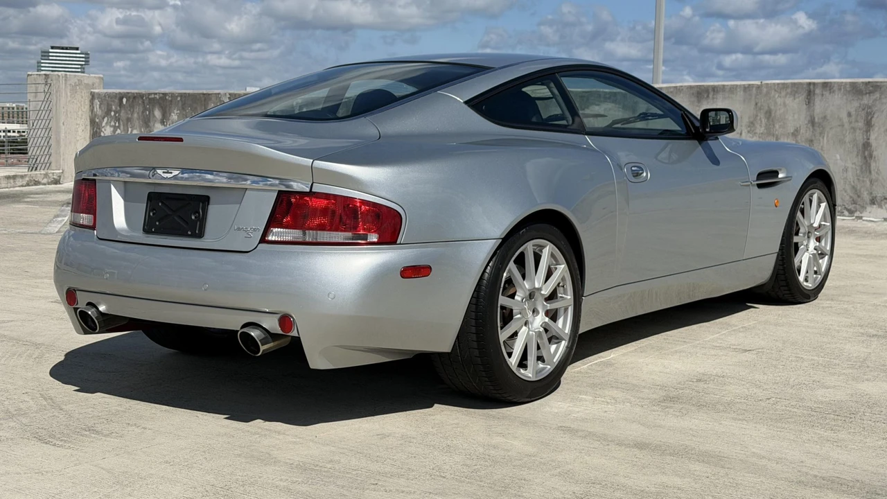 2005 Aston Martin Vanquish 1st Gen - Image 15 of 31