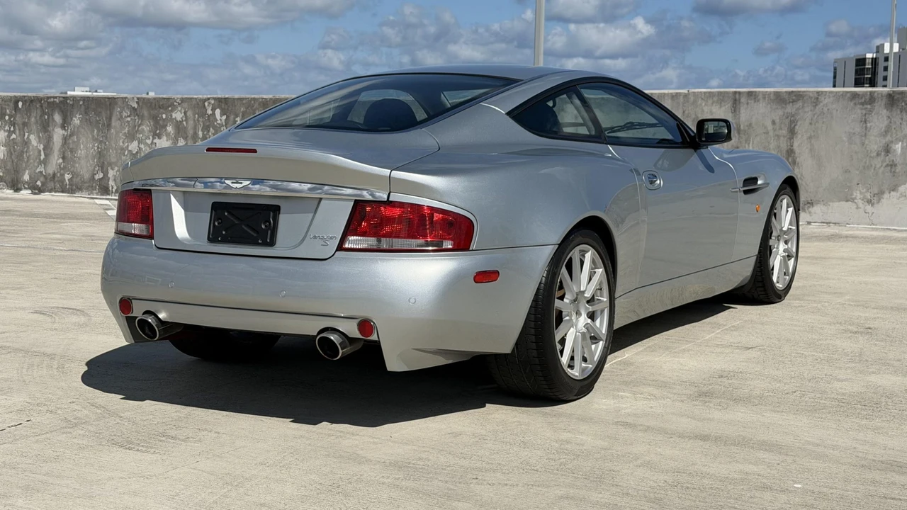2005 Aston Martin Vanquish 1st Gen - Image 16 of 31