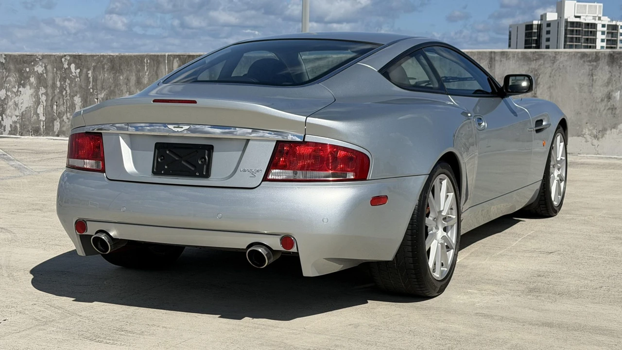 2005 Aston Martin Vanquish 1st Gen - Image 17 of 31