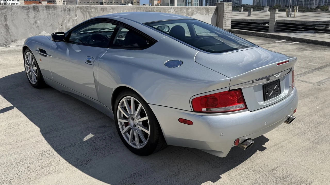 2005 Aston Martin Vanquish 1st Gen - Image 23 of 31